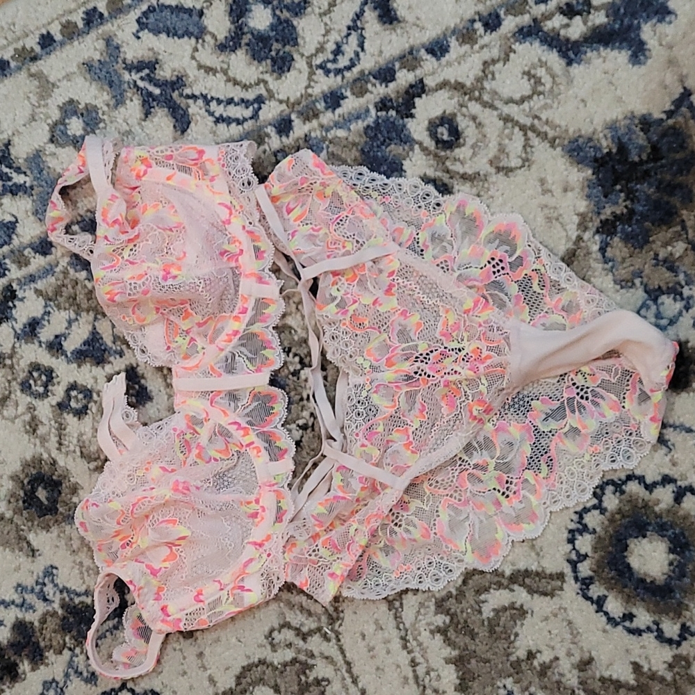 New Matching Bra and Panty Set